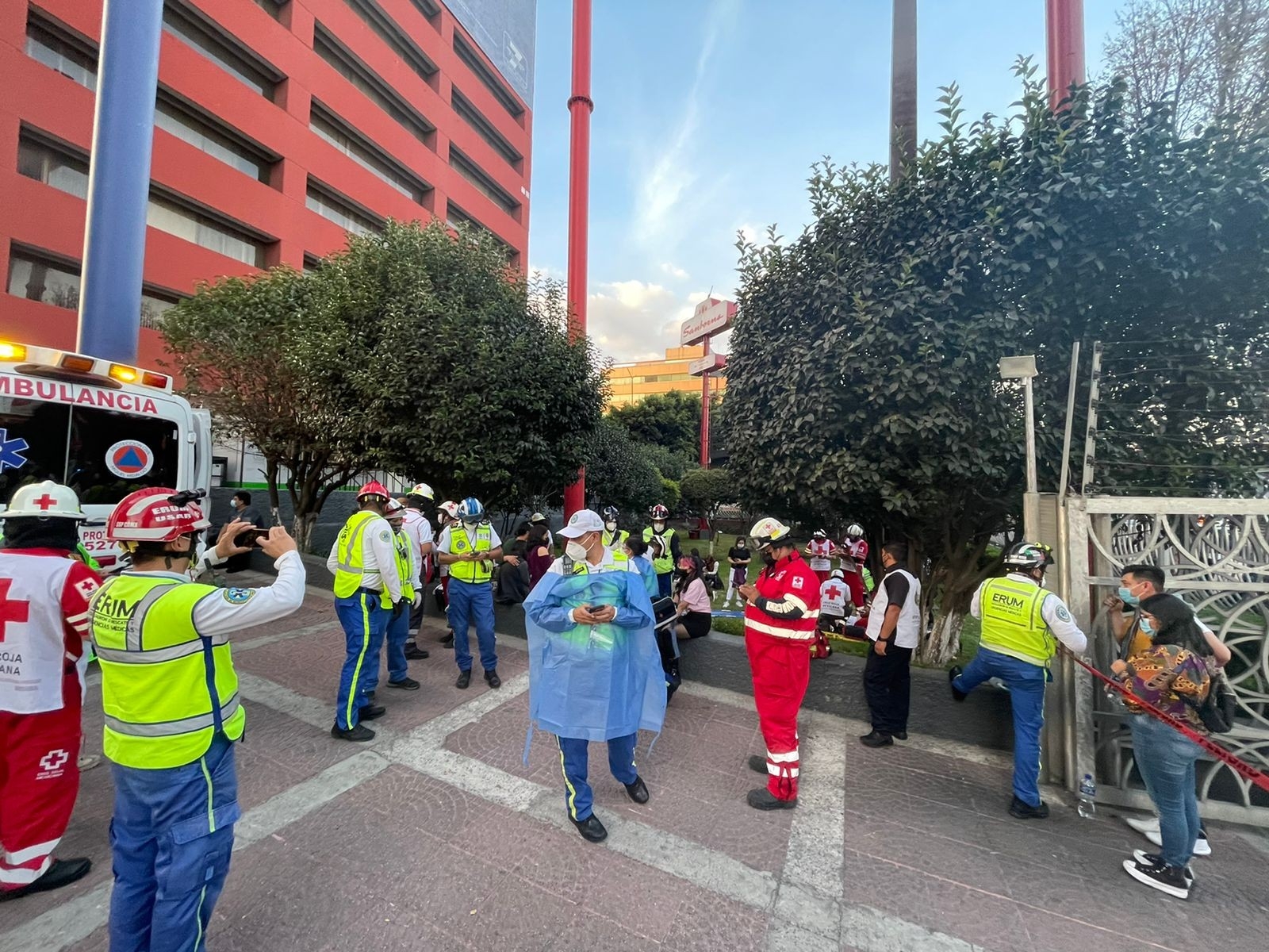 El concierto de pop tailandés se realizaba de forma gratuita en Galerías Plaza de las Estrellas, alcaldía Miguel Hidalgo El concierto de pop tailandés se realizaba de forma gratuita en Galerías Plaza de las Estrellas, alcaldía Miguel Hidalgo