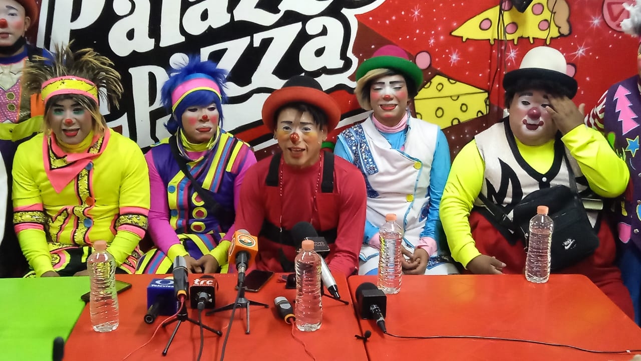 Payasos de Campeche anuncian evento en su día en el Pasaje Román Piña Chan