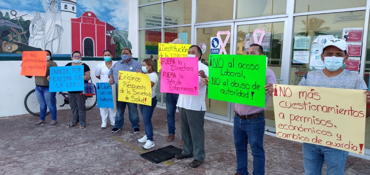Los manifestantes piden la destitución de la directora Marcia Vázquez Garduza y la jefa de enfermeras Adriana Galván Chacón Los manifestantes piden la destitución de la directora Marcia Vázquez Garduza y la jefa de enfermeras Adriana Galván Chacón
