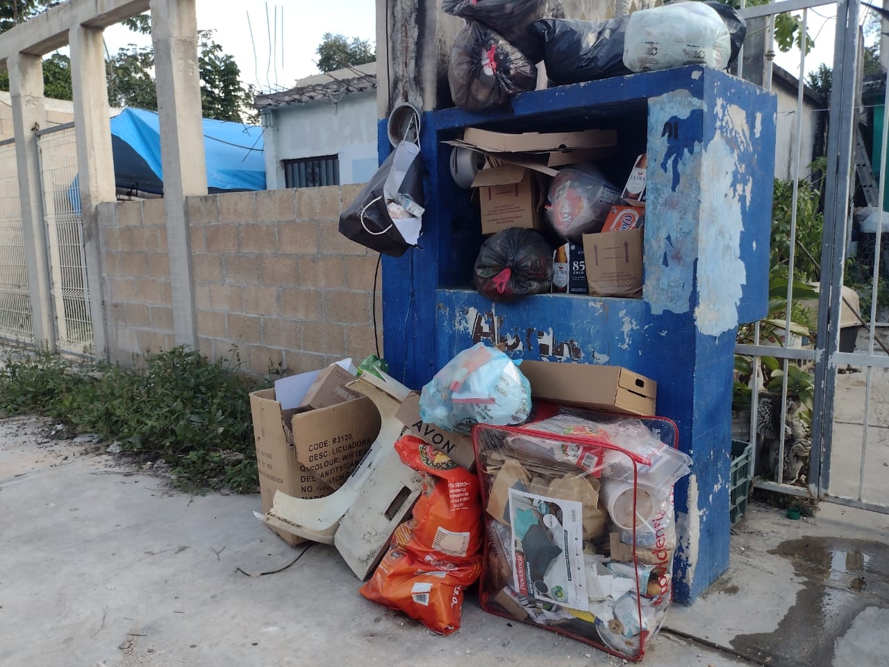 Algunos propietarios sí tienen camionetas para desalojar los desechos que se generan en sus comercios