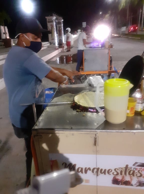 Los vendedores ambulantes de Cozumel indican que cuentan con sus permisos para laborar en la vía pública Los vendedores ambulantes de Cozumel indican que cuentan con sus permisos para laborar en la vía pública