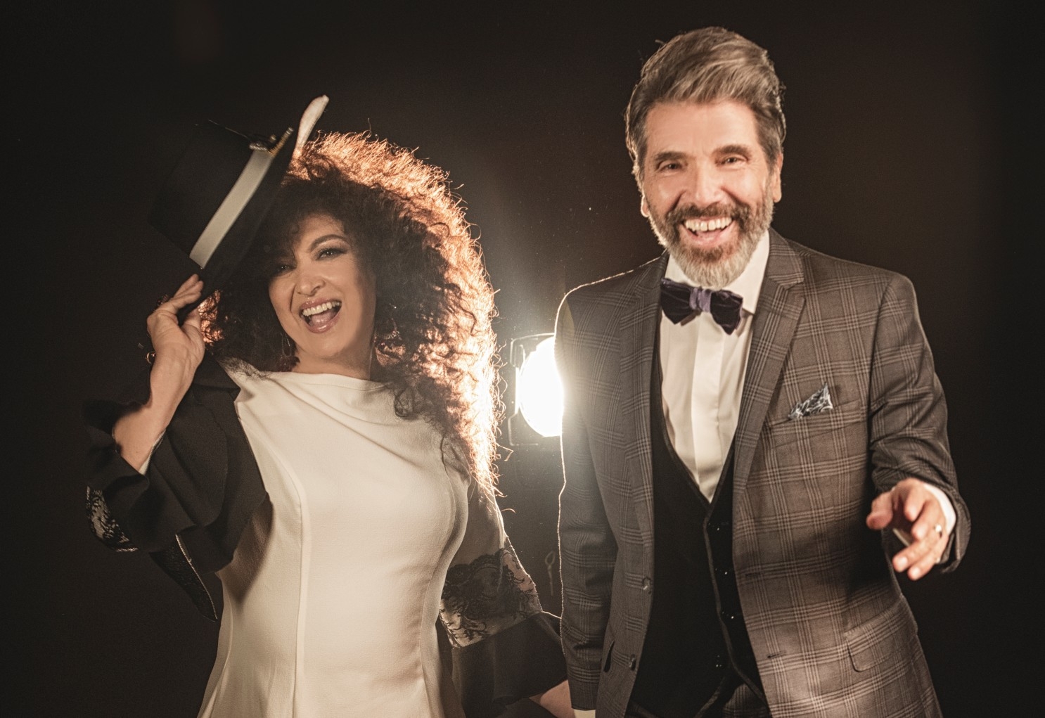 La pareja se casó en 1975 y desde entonces han estado viviendo juntos hasta la fecha.