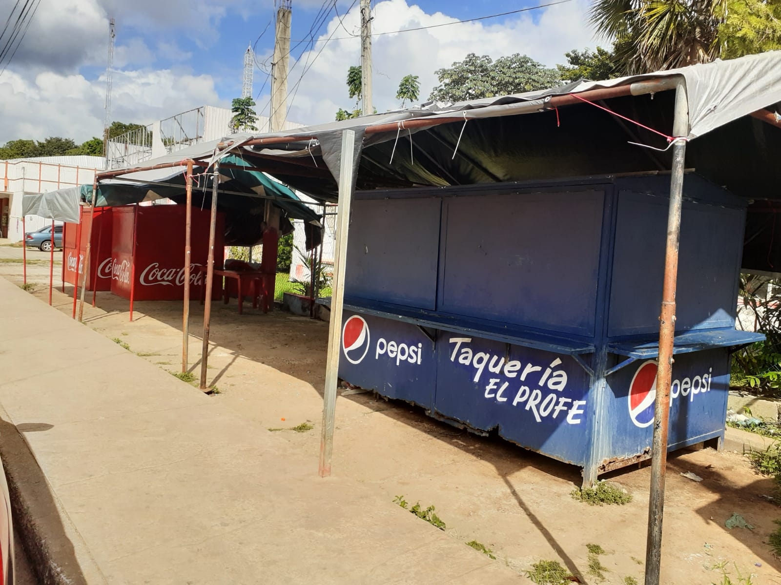 Los vecinos mencionaron que tales puestos pueden ser reubicados dentro del Mercado Municipal