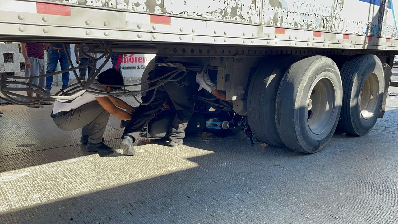 La moto terminó aplastada La moto terminó aplastada