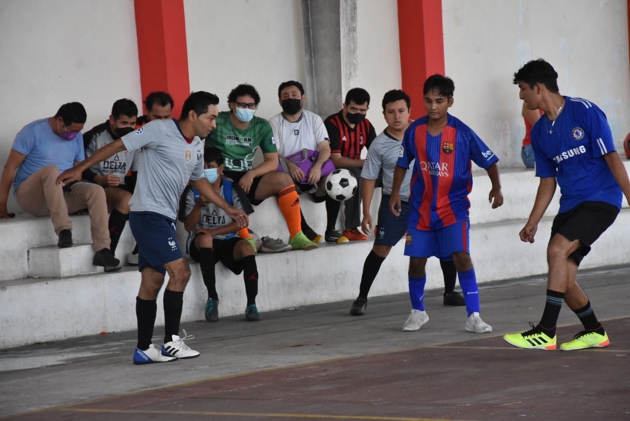 Los partidos entre ligas se disputan en diversas canchas locales como la del barrio de Santa Ana y en San Román Los partidos entre ligas se disputan en diversas canchas locales como la del barrio de Santa Ana y en San Román