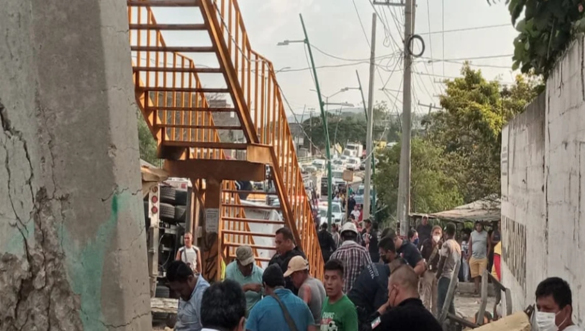 Al menos 53 personas migrantes murieron en un accidente de tráfico en Chiapas, así lo confirmó la noche de este jueves la Fiscalía General de México