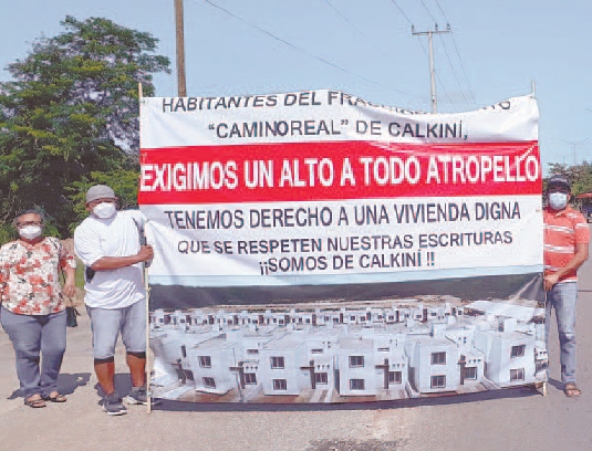 Los habitantes advirtieron que bloquearán las calles sí el gobierno estatal no respeta las escrituras de sus predios Los habitantes advirtieron que bloquearán las calles sí el gobierno estatal no respeta las escrituras de sus predios