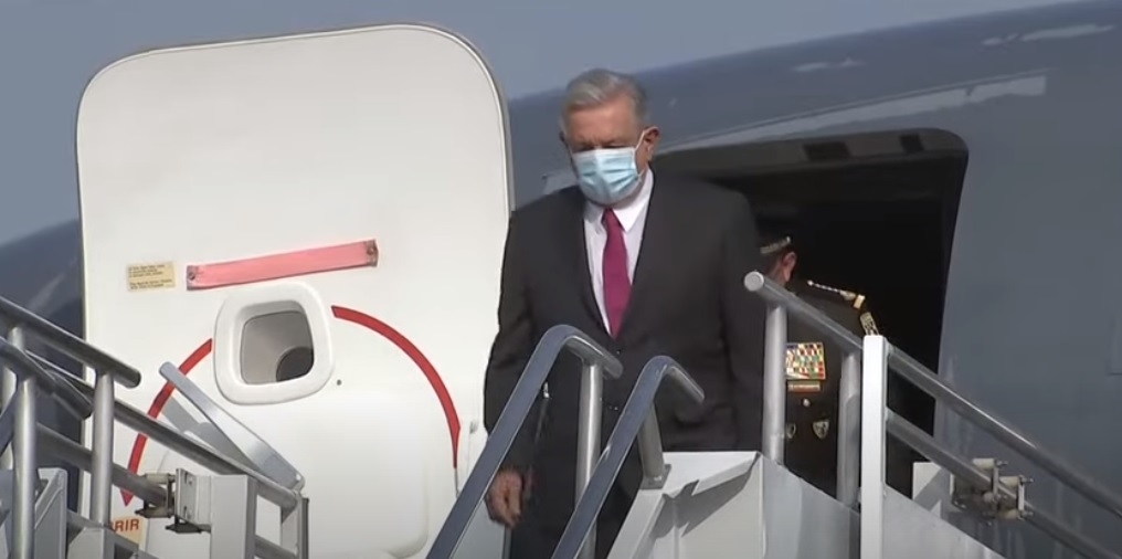 El mandatario federal encabeza el Día de la Fuerza Área Mexicana