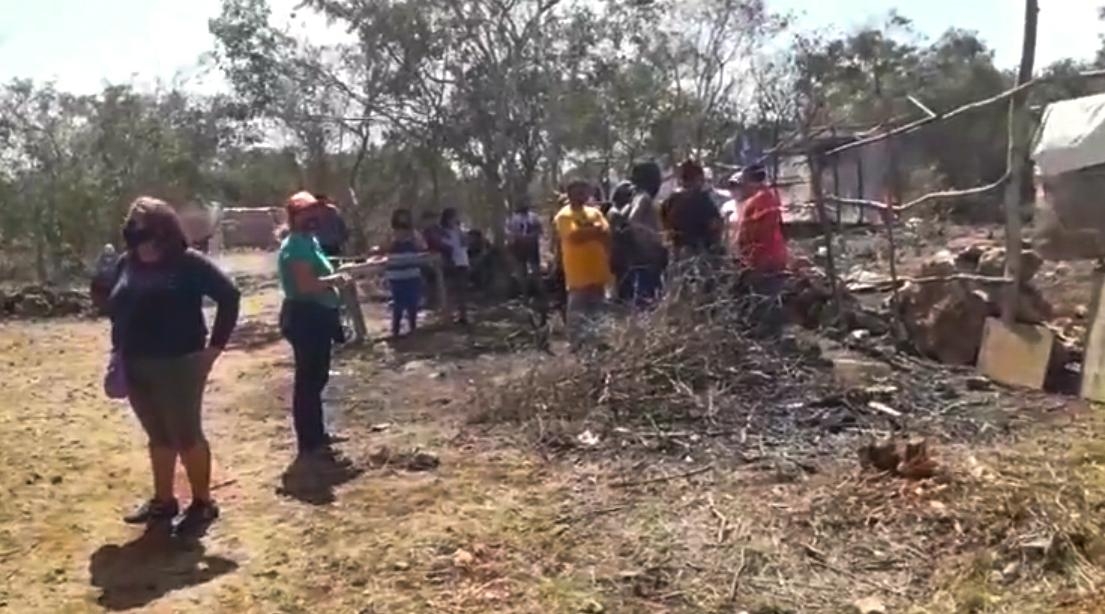 El representante de la compañía acudió con elementos de las Policías Estatal y Municipal para apoyar el retiro de la gente