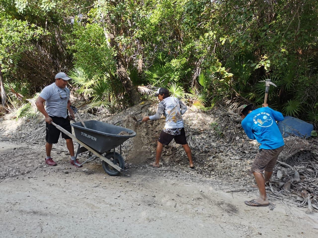 Habitantes se pusieron manos a la obra Habitantes se pusieron manos a la obra