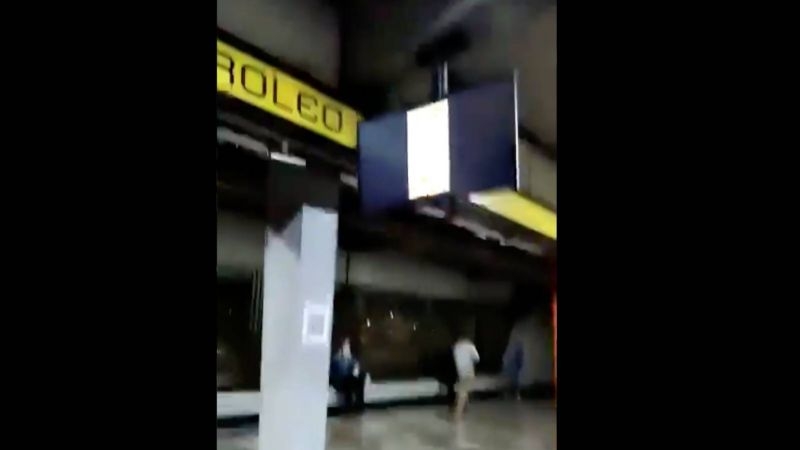 Pantallas en el Metro transmitieron un video porno Pantallas en el Metro transmitieron un video porno
