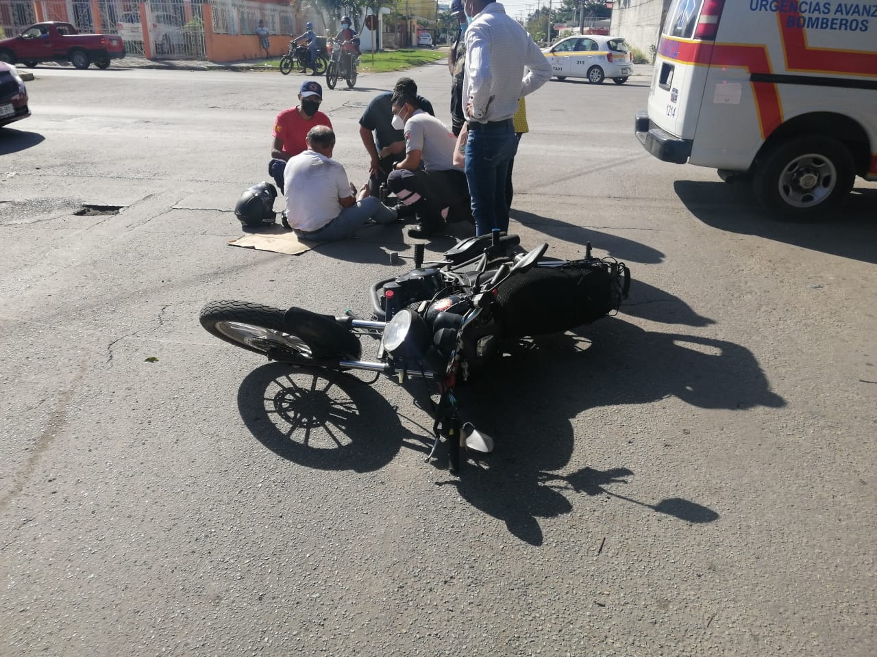 El lesionado, fue atendido por paramédicos de la Unidad de Respuesta a Emergencias Médicas El lesionado, fue atendido por paramédicos de la Unidad de Respuesta a Emergencias Médicas