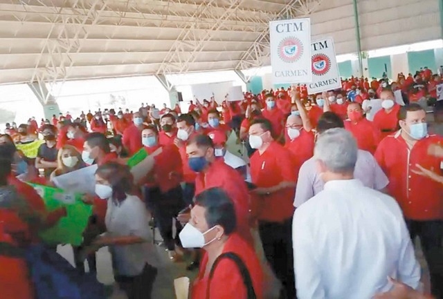 Al lugar llegaron más de 4 mil personas, y una mujer terminó desmayada