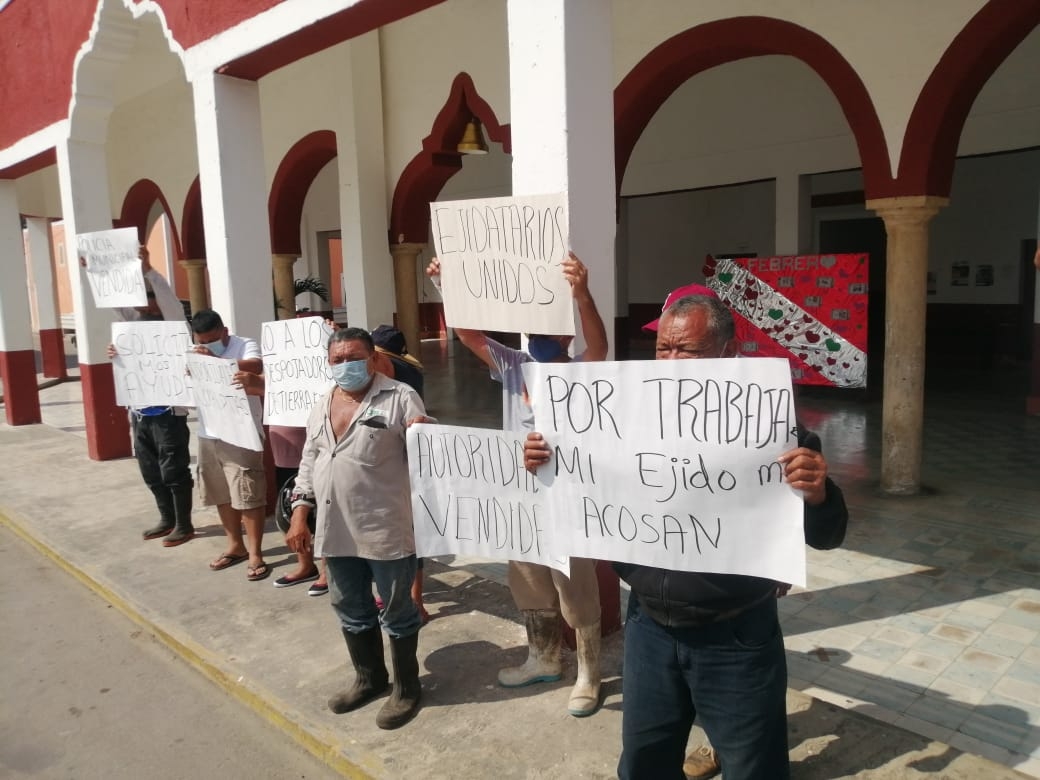 Un grupo de campesinos se concentraron en la dirección exigiendo que liberen a Manuel Jesús Cahuich Poot Un grupo de campesinos se concentraron en la dirección exigiendo que liberen a Manuel Jesús Cahuich Poot