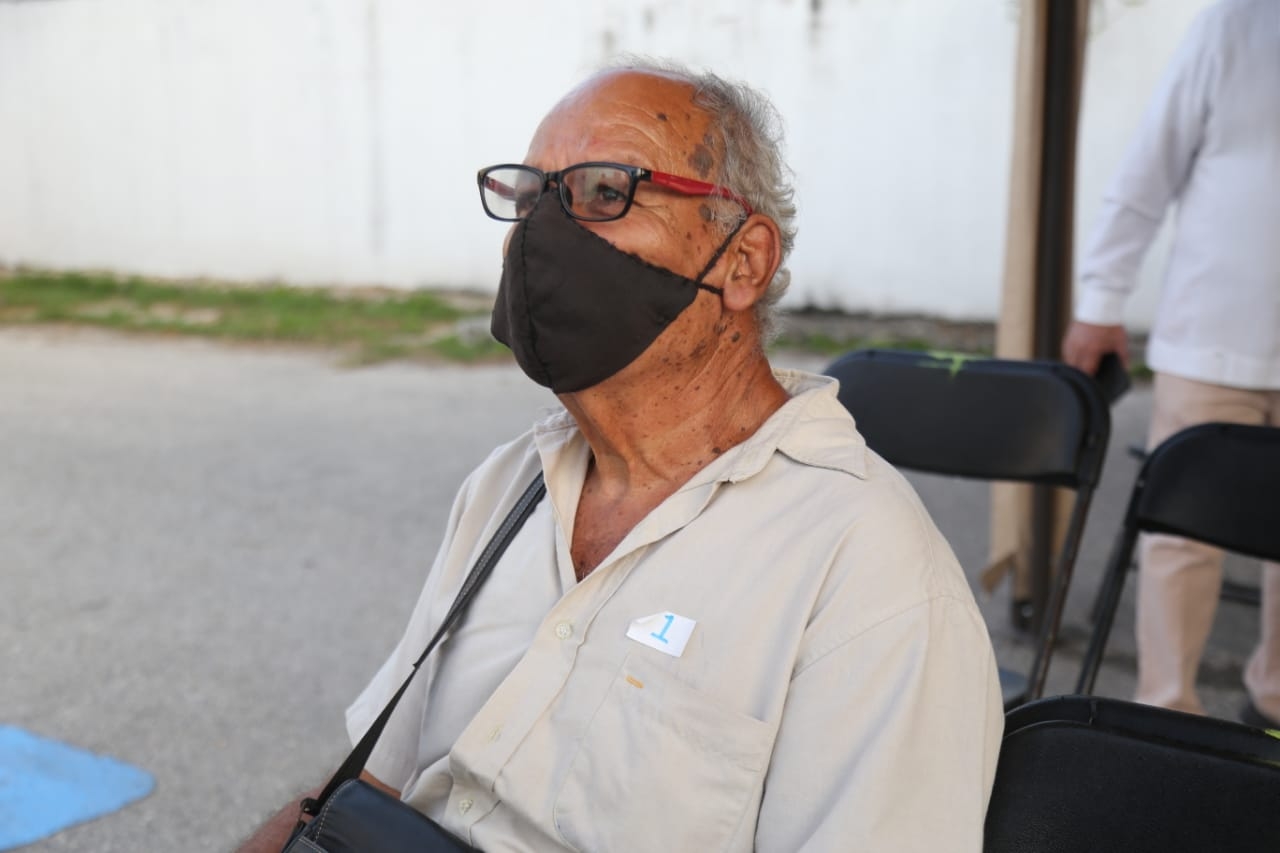 Él es Don Juan Ysmael Amador, primer vacunado en Puerto Morelos