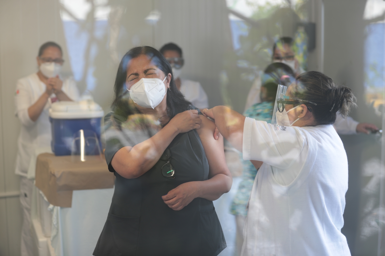 Las dosis se repartirán entre el persona del IMSS, ISSSTE, SESA y Sedena