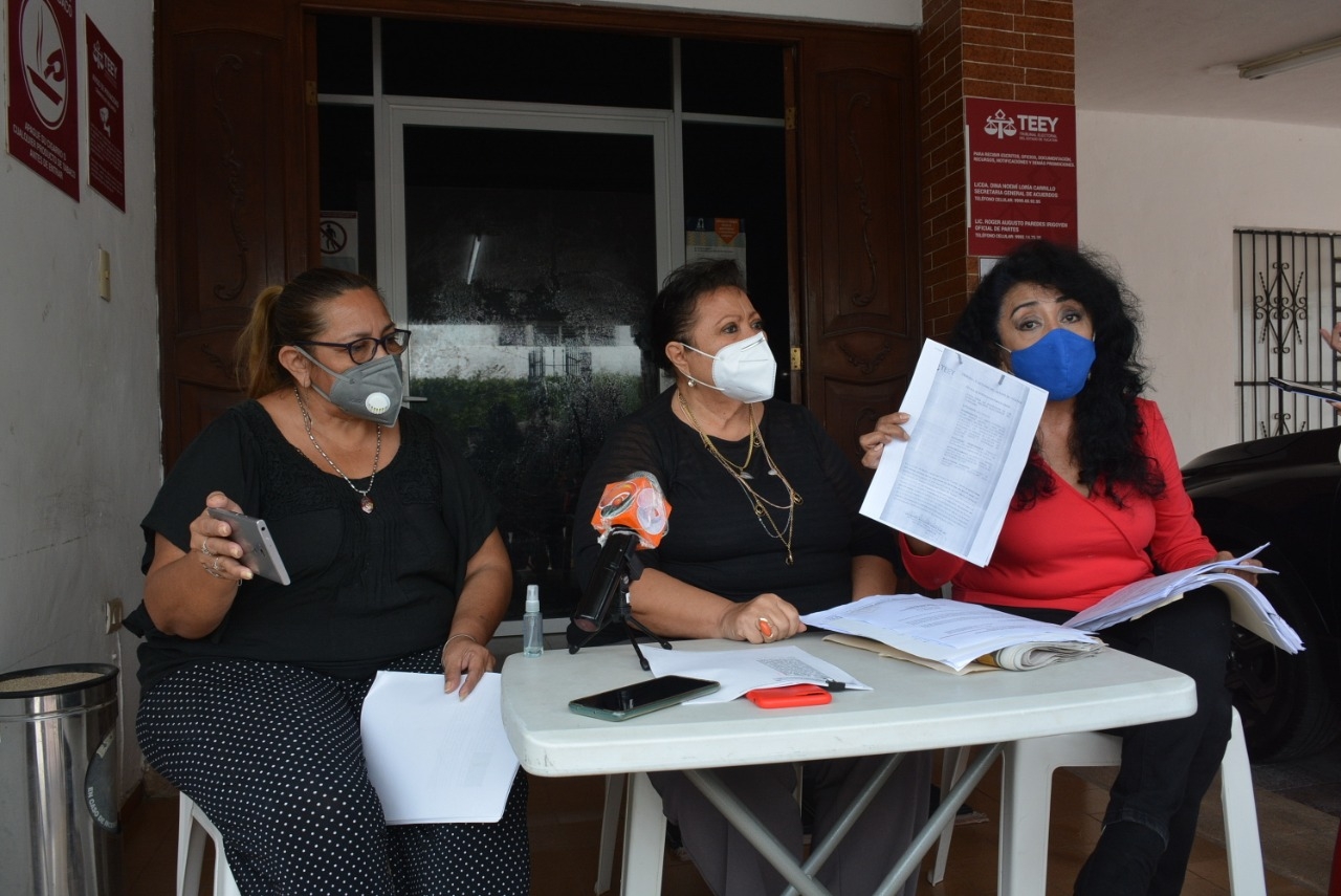 Las denunciantes consideran que el órgano electoral ha ajustado los tiempos para permitir que los partidos reaccionen