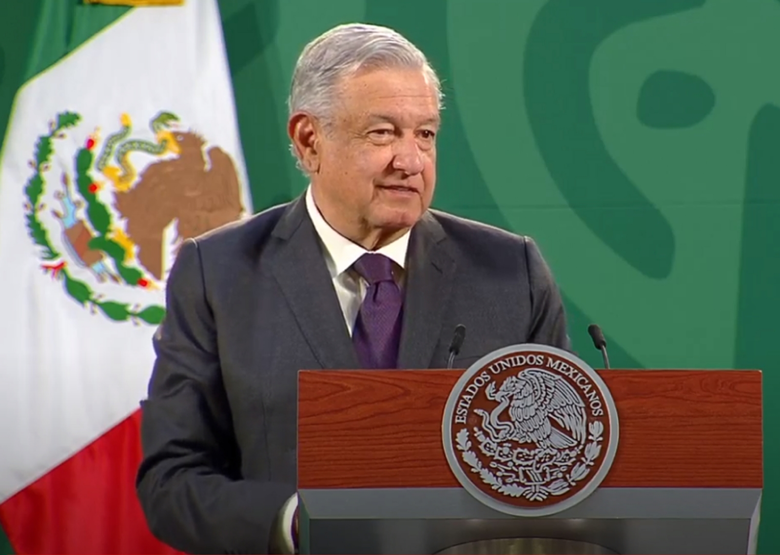 AMLO reclamó, sin mencionar su nombre, que el expresidente Felipe Calderón criticó la política energética de la actual administración