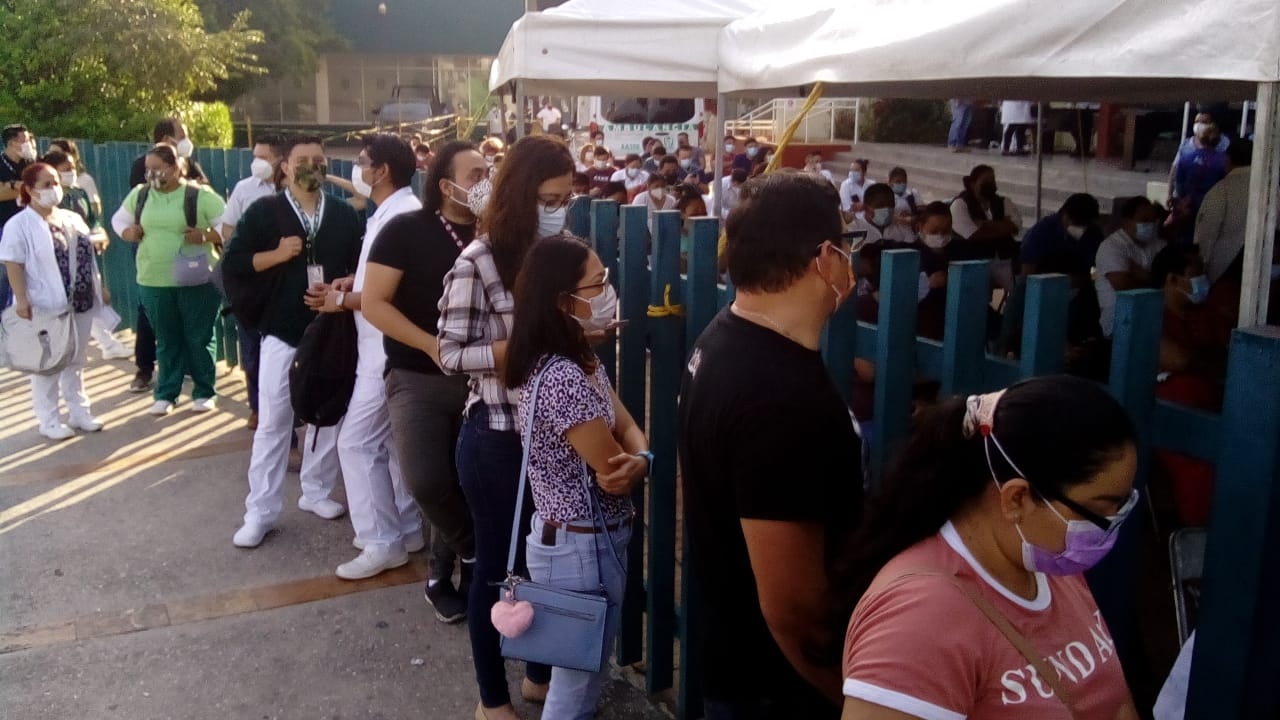 Una vez arribadas las vacunas al estado de Campeche, hoy se reanuda la vacunación para personal de primera línea