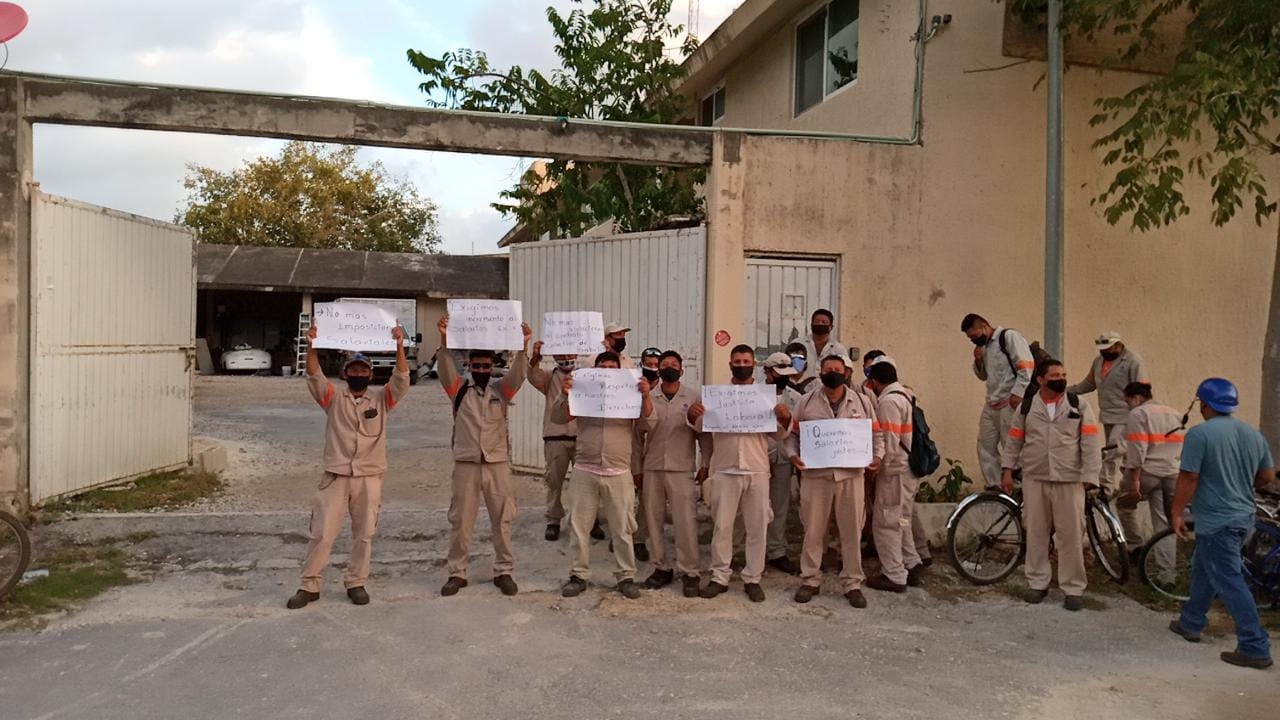 Se manifestaron a las afueras del complejo en Puerto Aventuras