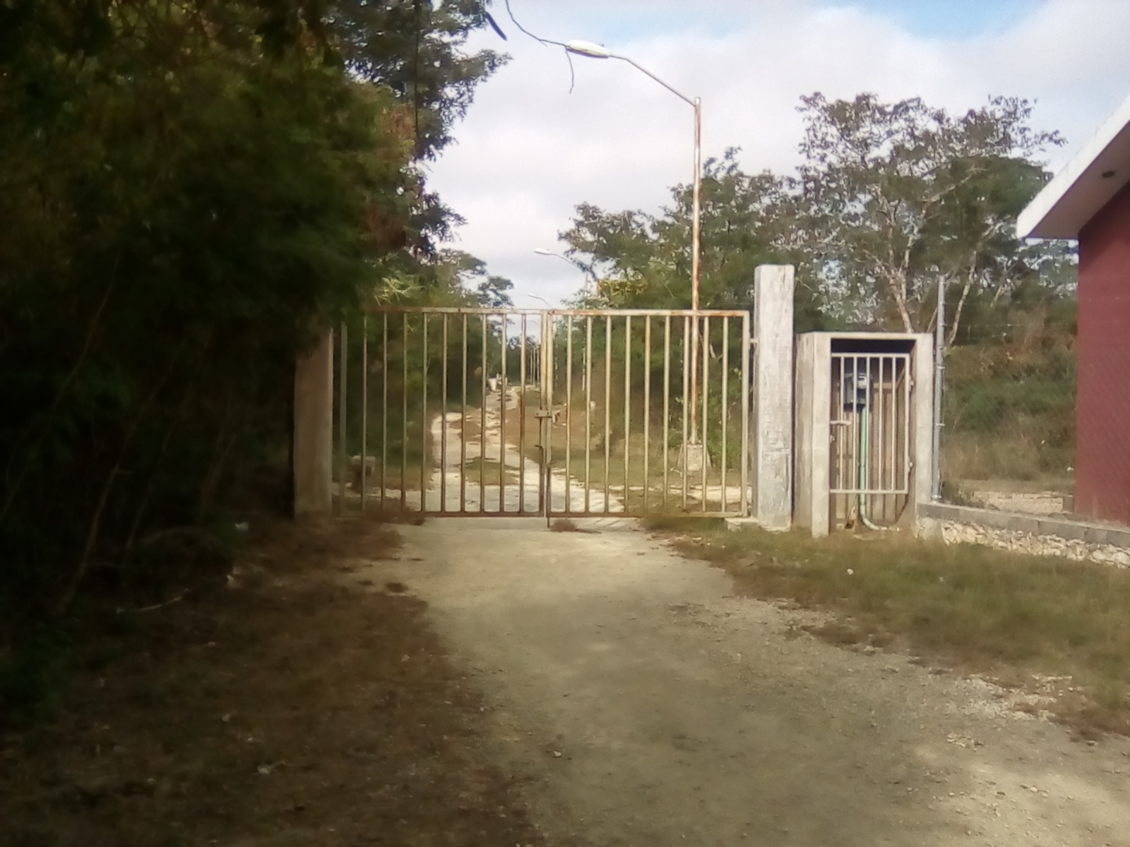 El lugar incluye una vivienda donde el dueño ya indicó que, mientras se le pague como debe ser, está dispuesto a mudarse sin mayores problemas
