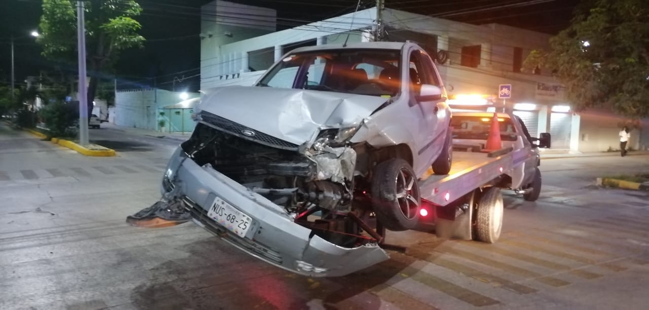 Asaltos y choques se registraron esta madrugada en Playa del Carmen
