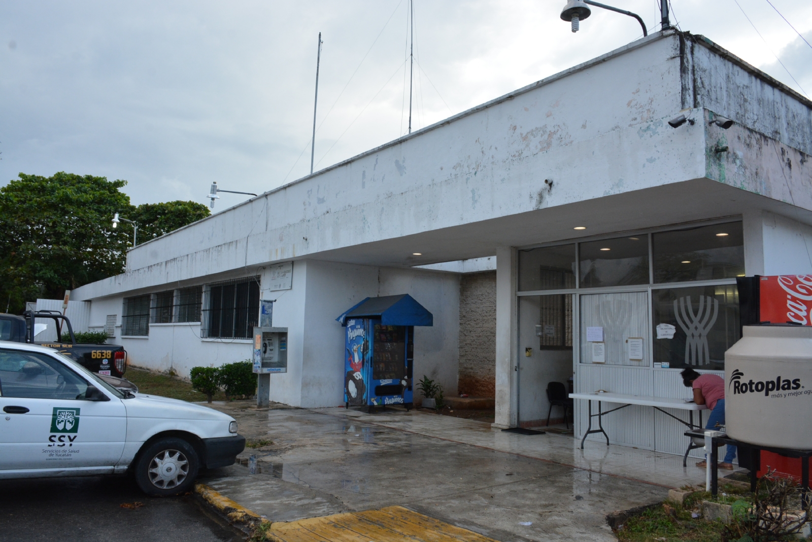 Los trabajadores se quejan de las graves carencias que tienen en el nosocomio