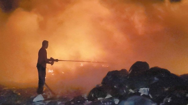 Más de una hora tardaron los Bomberos para sofocar por completo el fuego