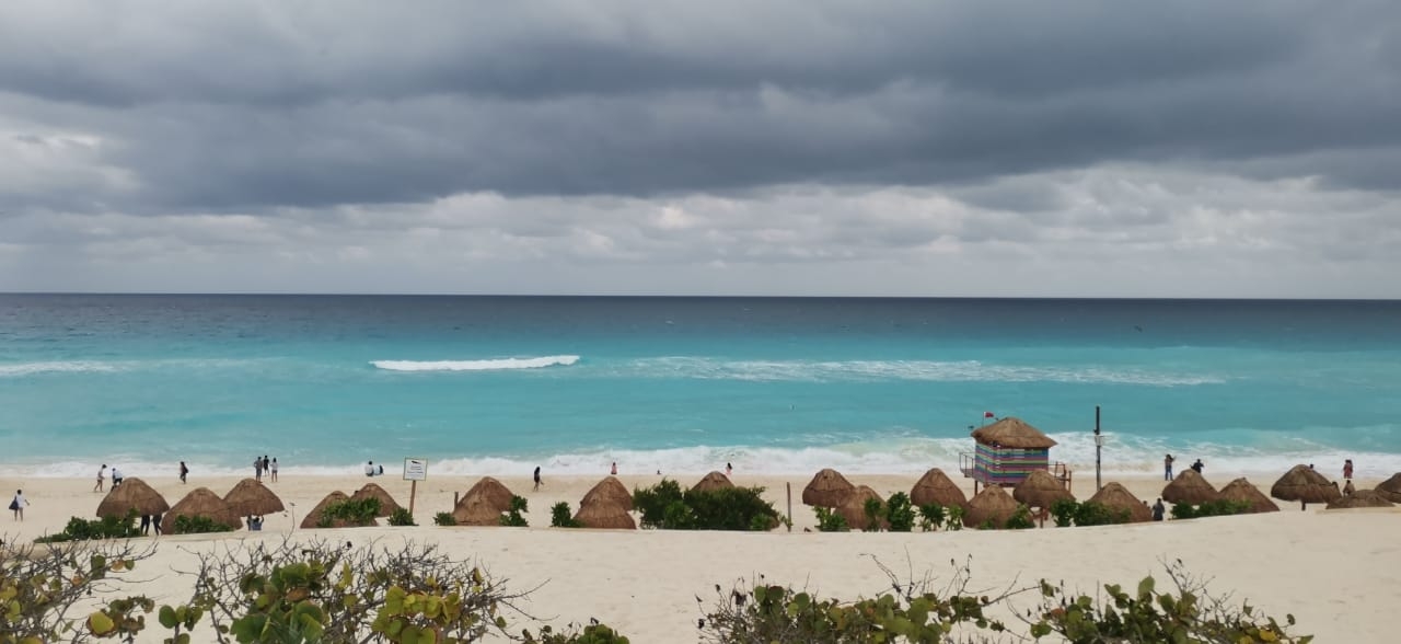 ¿Cuánto cuesta un taxi del aeropuerto de Cancún a la playa más bonita de la Zona Hotelera?