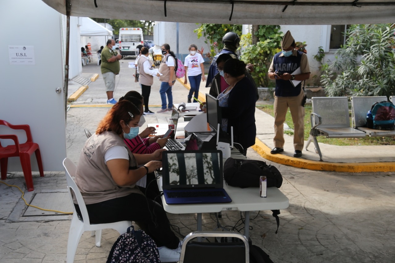 La inmunización a médicos y trabajadores de salud sigue su curso