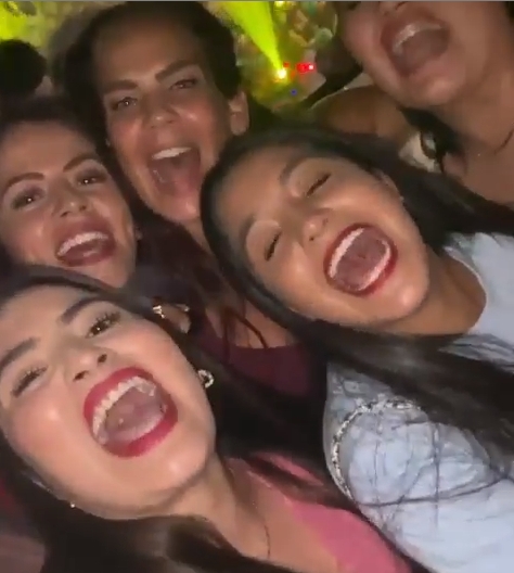 La actriz compartió dos video de su noche de fiesta a través de su cuenta de Instagram