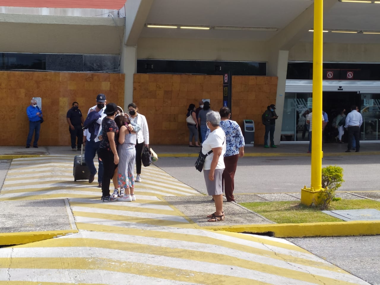 La mayoría de los civiles ya son esperados por algún ser querido, además, difícilmente acceden a pagar los $200 pesos del costo del servicio de taxi
