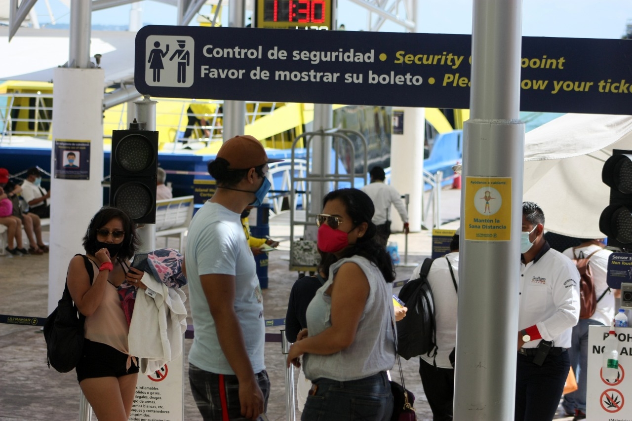 Trabajadores que se dedican a la venta de tours, comentaron que han sido días bajos para ellos, económicamente hablando Trabajadores que se dedican a la venta de tours, comentaron que han sido días bajos para ellos, económicamente hablando