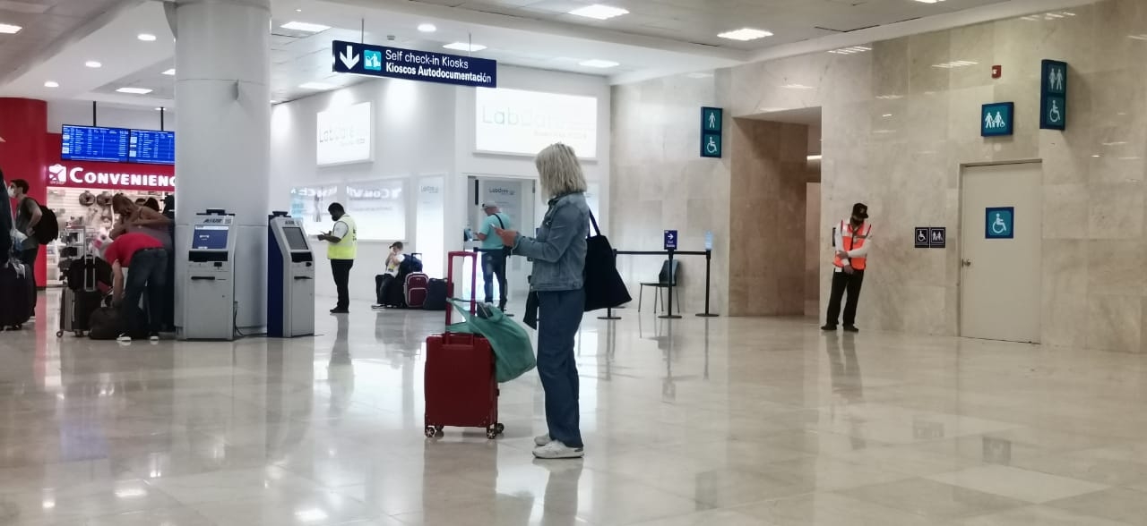 Después de minutos de insistencia, la aerolínea decidió hacer una excepción y dejó que los usuarios ingresaran al vuelo