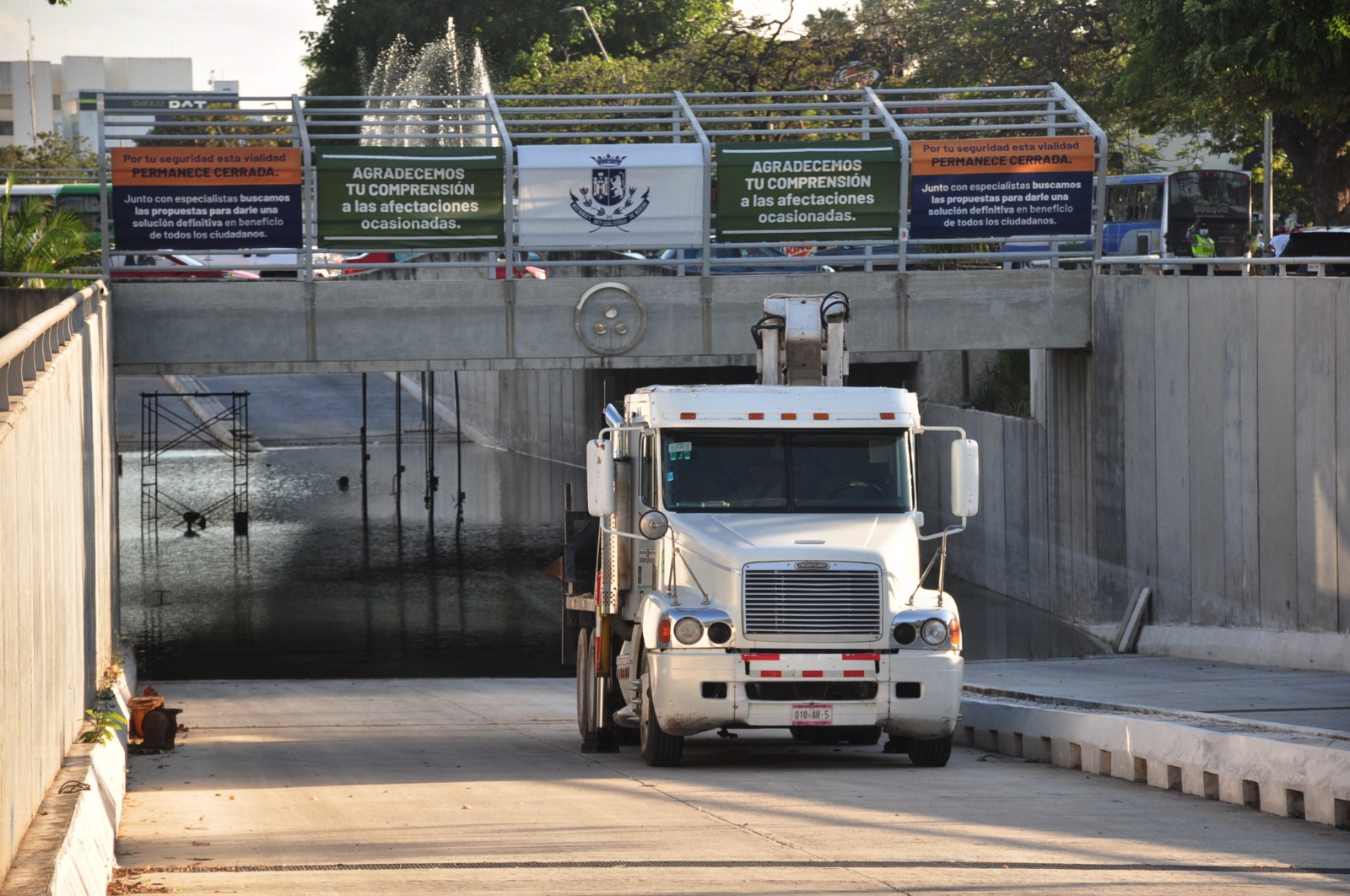 Renán se limitó a decir que la primera semana de marzo iniciarían las obras en el túnel Renán se limitó a decir que la primera semana de marzo iniciarían las obras en el túnel