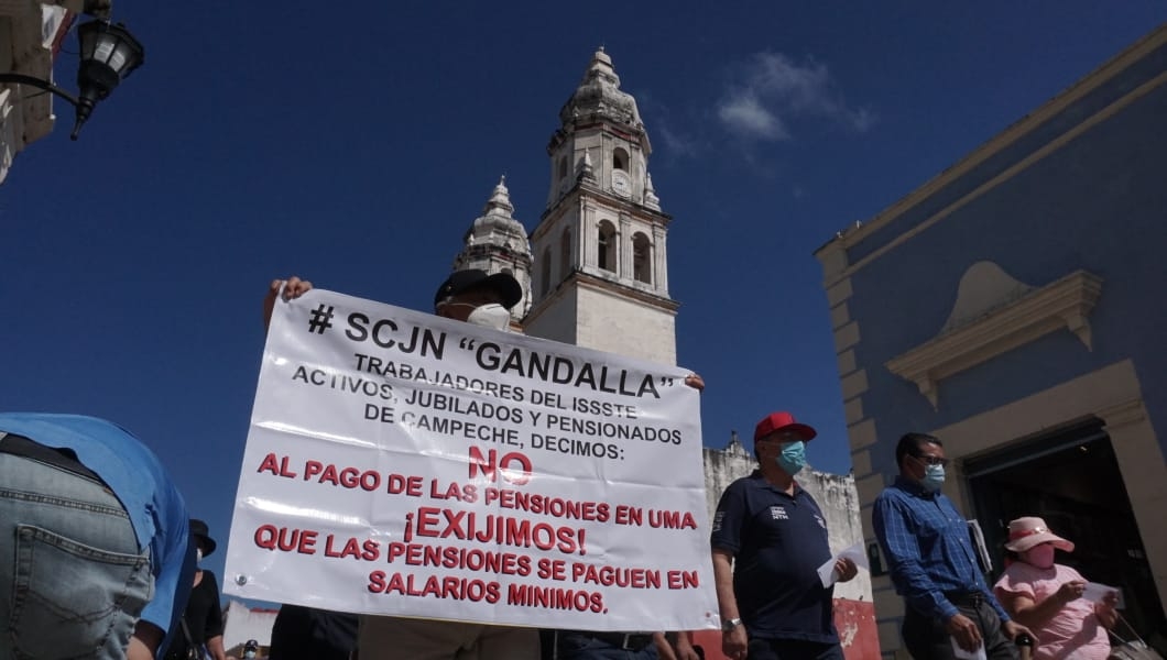 Jubilados y pensionados toman oficinas de la SCJN en Campeche