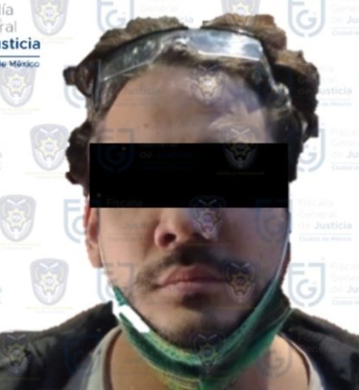 Fotografía de Ricardo "N" tras ser detenido por elementos de la PDI. Fotografía de Ricardo "N" tras ser detenido por elementos de la PDI.