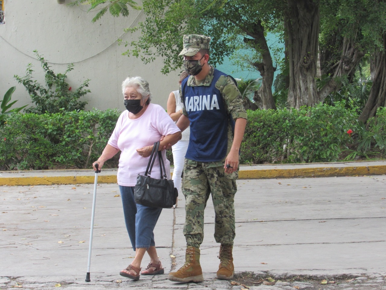 Muchos abuelitos se quedaron sin su vacuna, a pesar de que realizaron su registro y respetaron los turnos que les correspondía