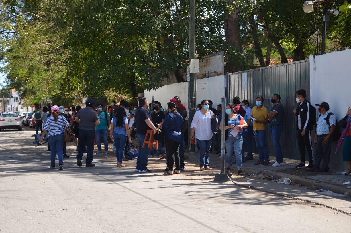 Los docentes acudieron a cuatro puntos para la aplicación de la dosis