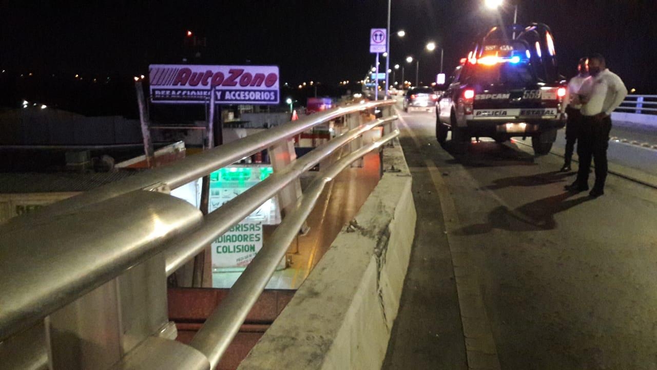 Tras el incidente, el conductor dejó abandonada la camioneta en una calle Tras el incidente, el conductor dejó abandonada la camioneta en una calle