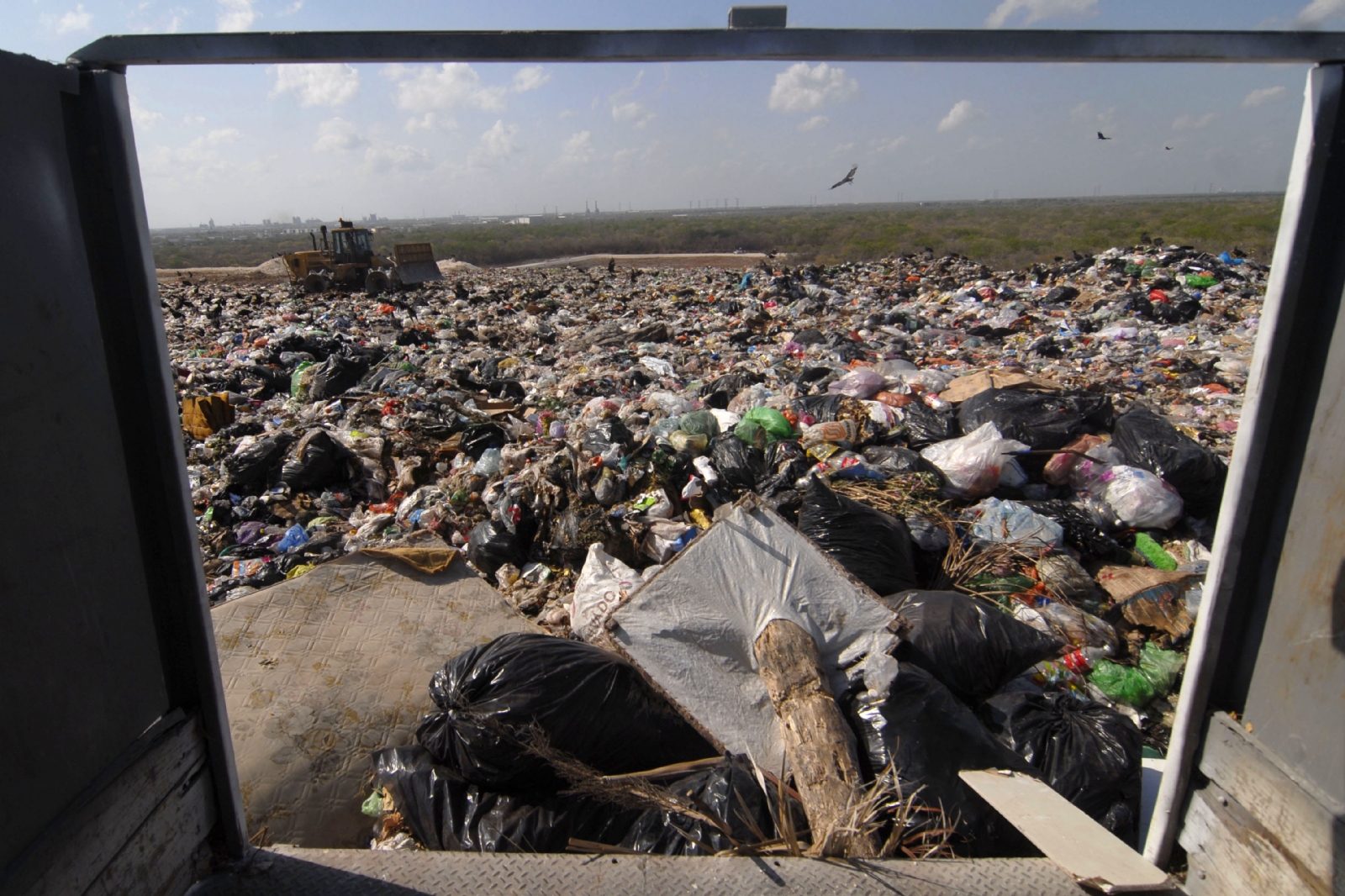 A diario entran, al menos, unas 800 toneladas de residuos en el basurero, donde no hay acciones de reciclaje A diario entran, al menos, unas 800 toneladas de residuos en el basurero, donde no hay acciones de reciclaje