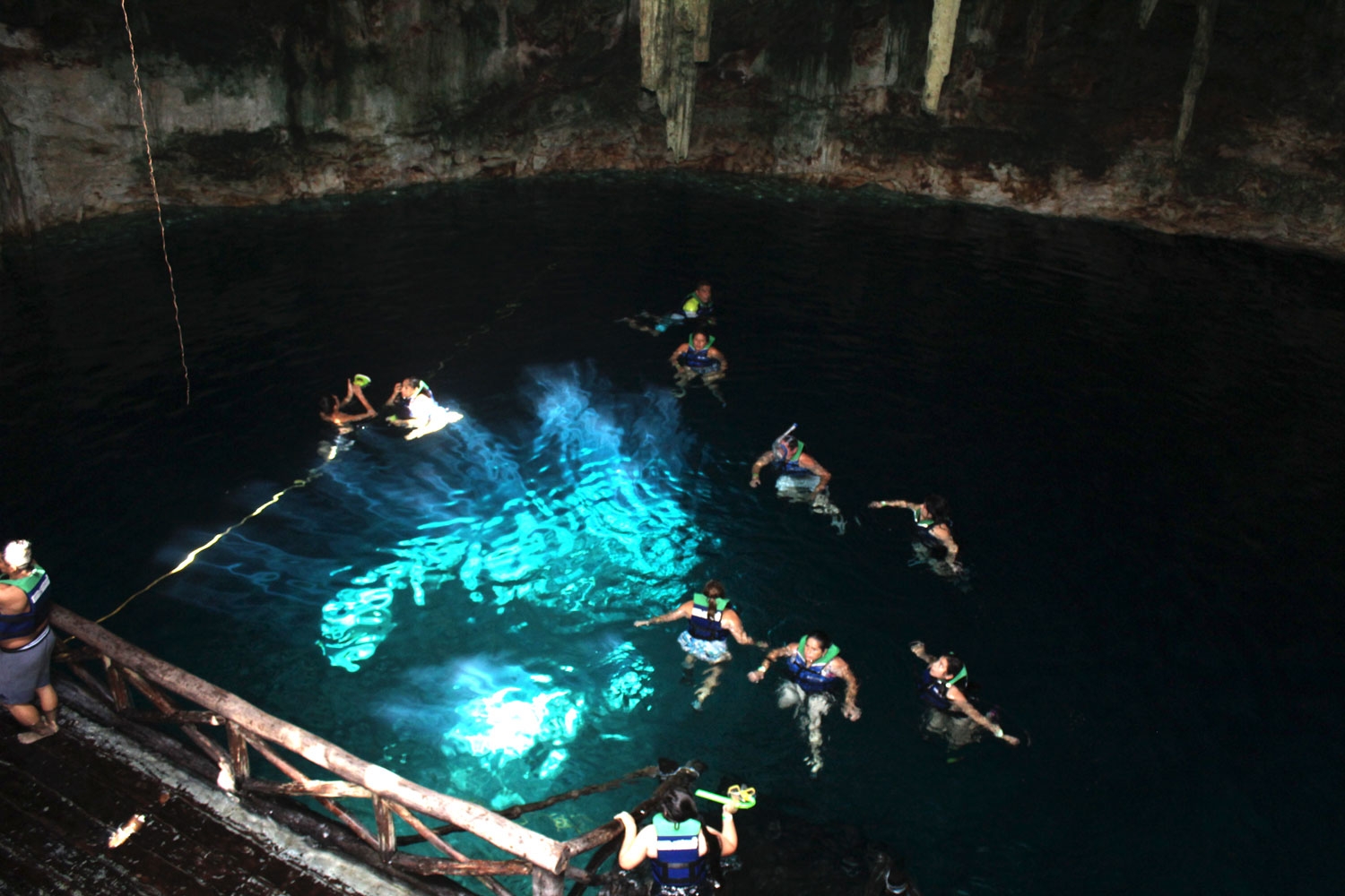 El cenote Santa Bárbara en Homún es de los más abarrotados del municipio El cenote Santa Bárbara en Homún es de los más abarrotados del municipio