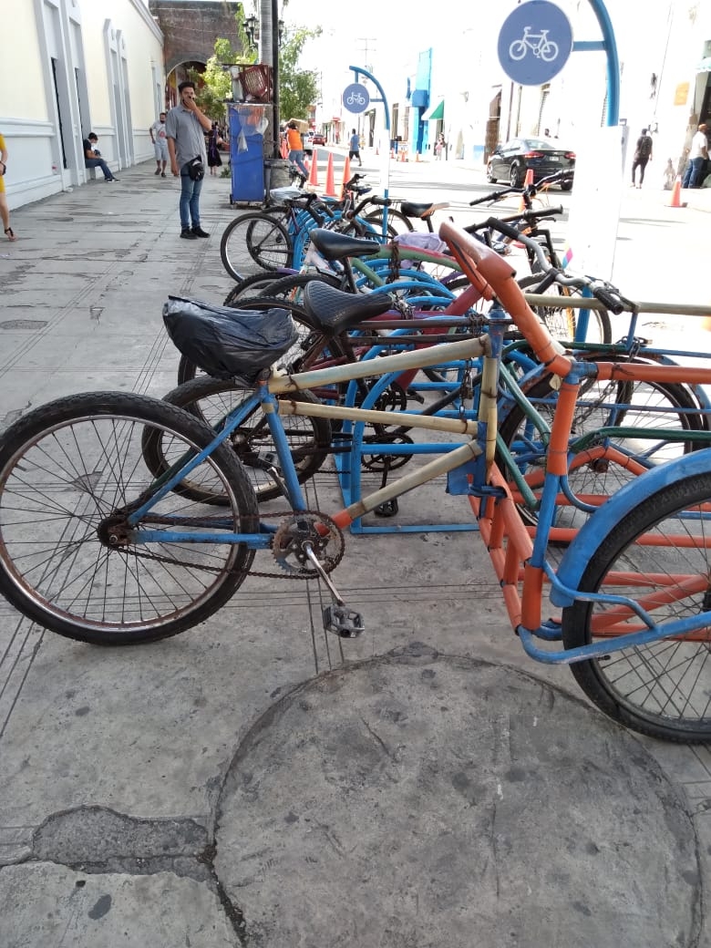 Muchos lugareños argumentan que un estacionamiento para bicicletas facilitaría su movilidad Muchos lugareños argumentan que un estacionamiento para bicicletas facilitaría su movilidad
