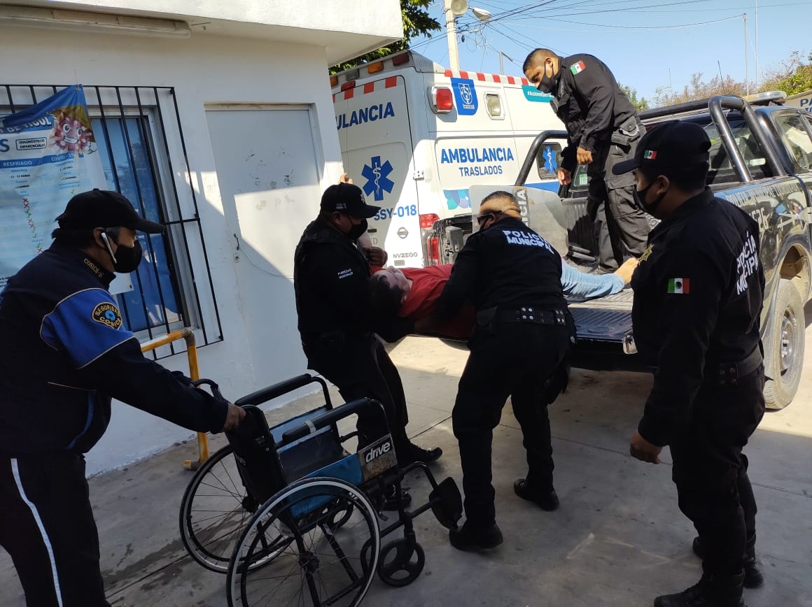 El hombre de aproximadamente 40 años fue trasladado a un hospital El hombre de aproximadamente 40 años fue trasladado a un hospital