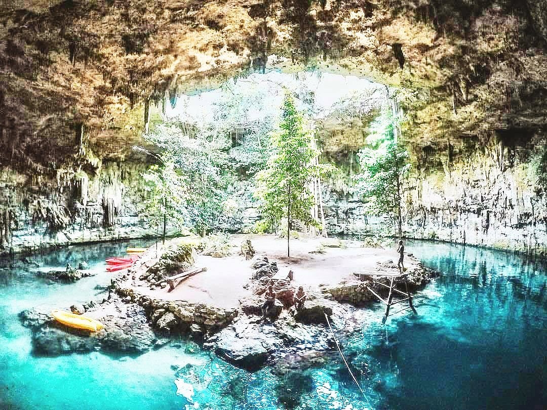 Cenote Sac-aua en el Pueblo Mágico de Valladolid: el único con una isla en su interior