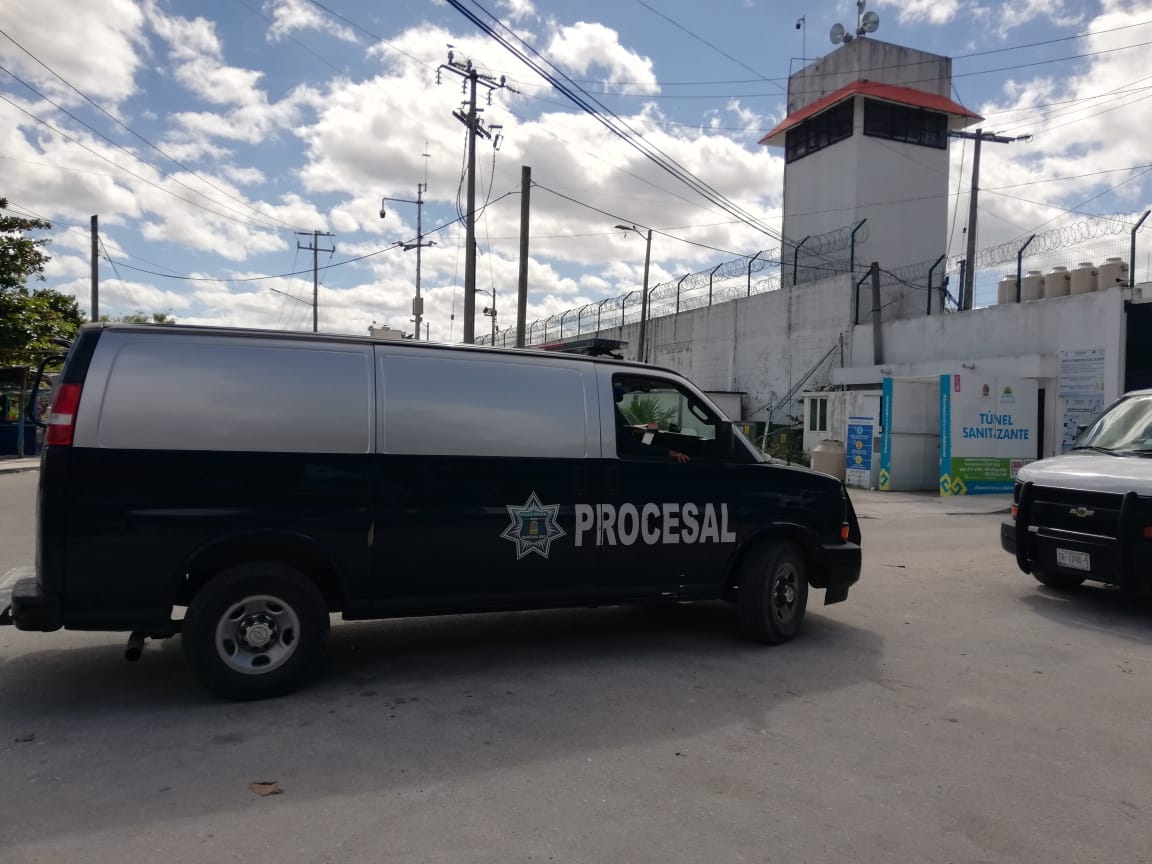 El exgobernador de Puebla llegó al Cereso de Cancún esta madrugada