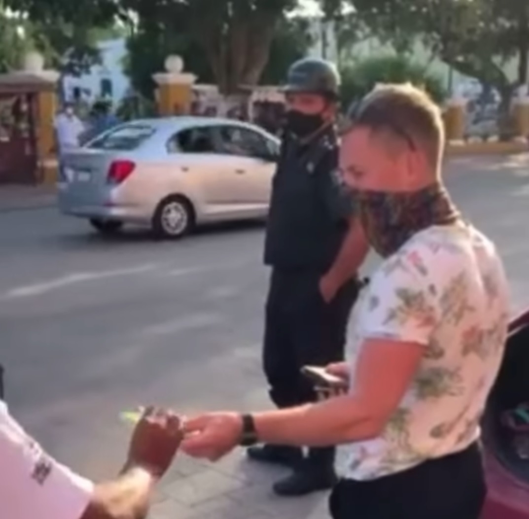 Los policías fueron suspendidos por sobornar a un turista en Valladolid Los policías fueron suspendidos por sobornar a un turista en Valladolid