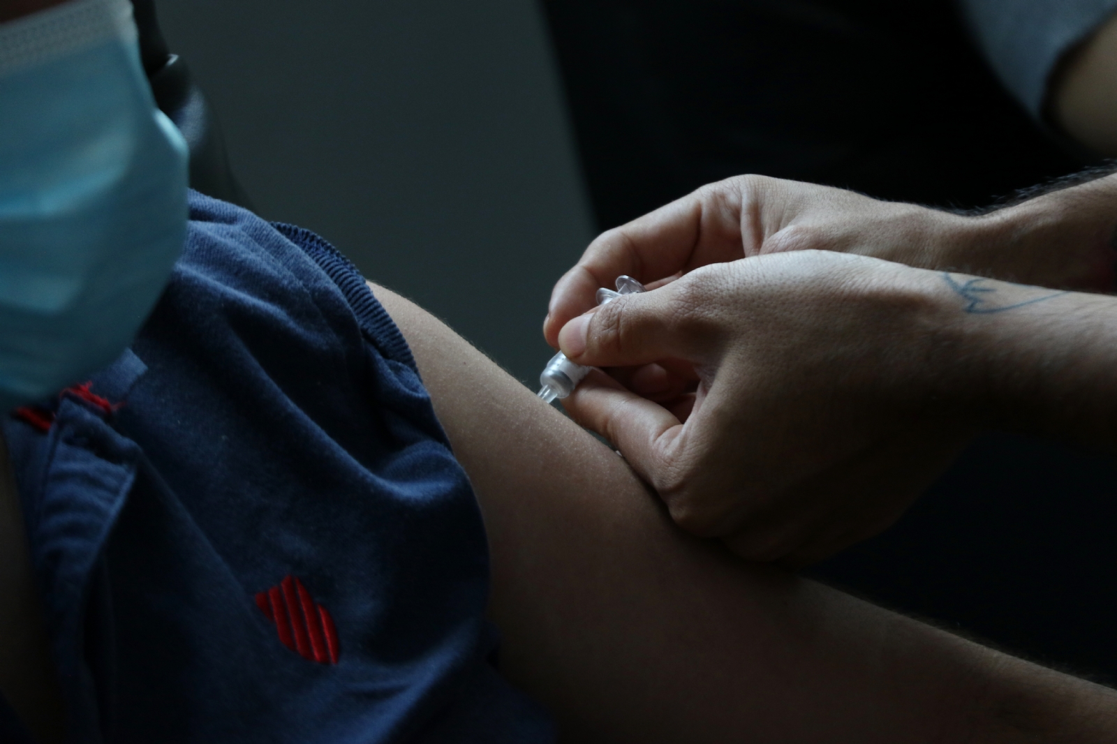 Al menos 55 personas se hicieron pruebas para detectar el COVID-19 que dieron negativas