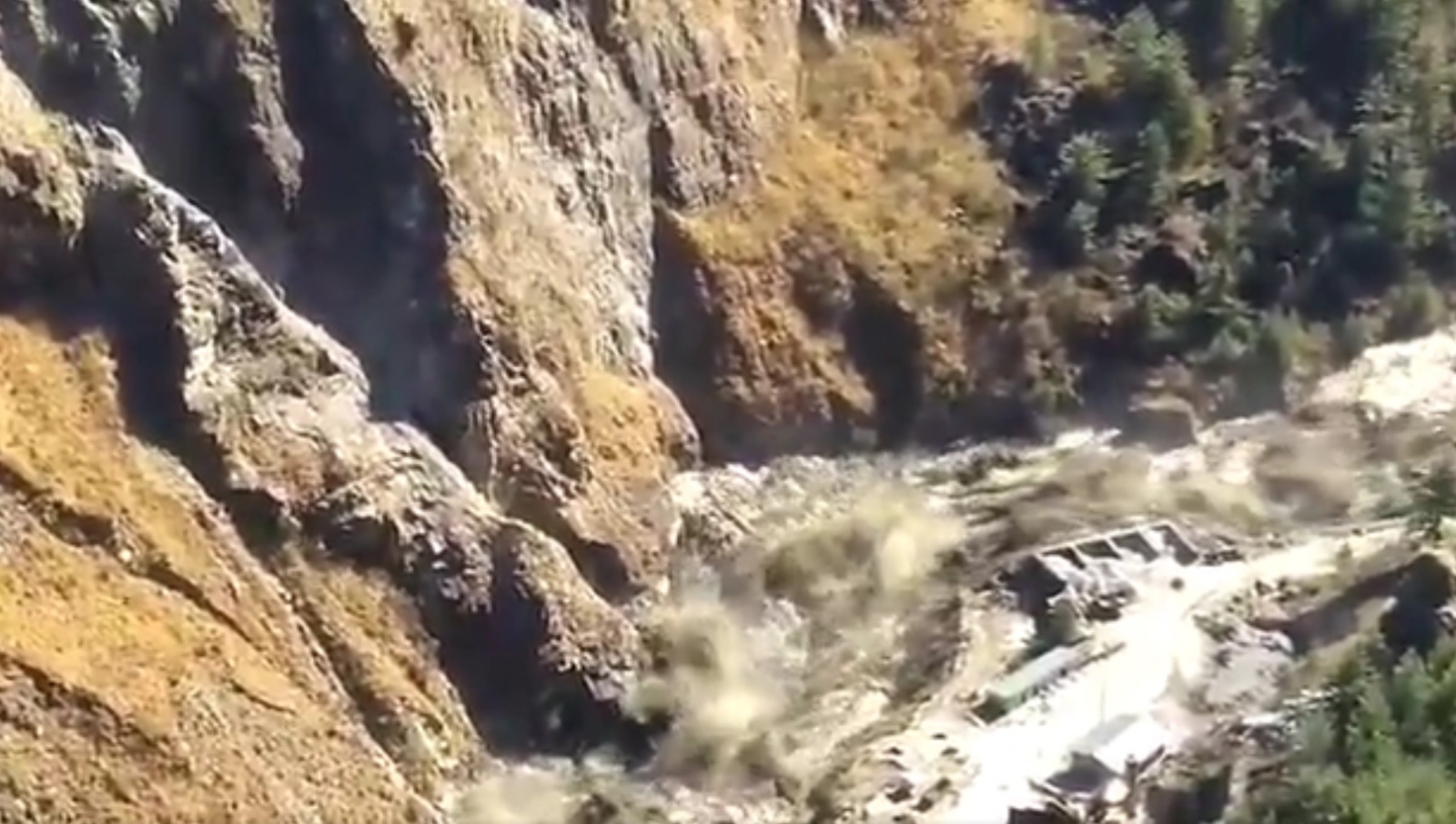 Avalancha en la India dejó muertos y desaparecidos