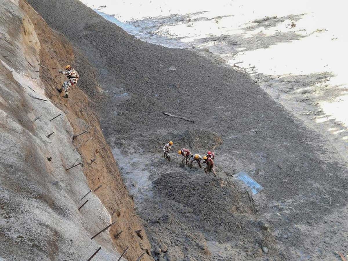 La ruptura del glaciar causó la desaparición de 150 personas La ruptura del glaciar causó la desaparición de 150 personas
